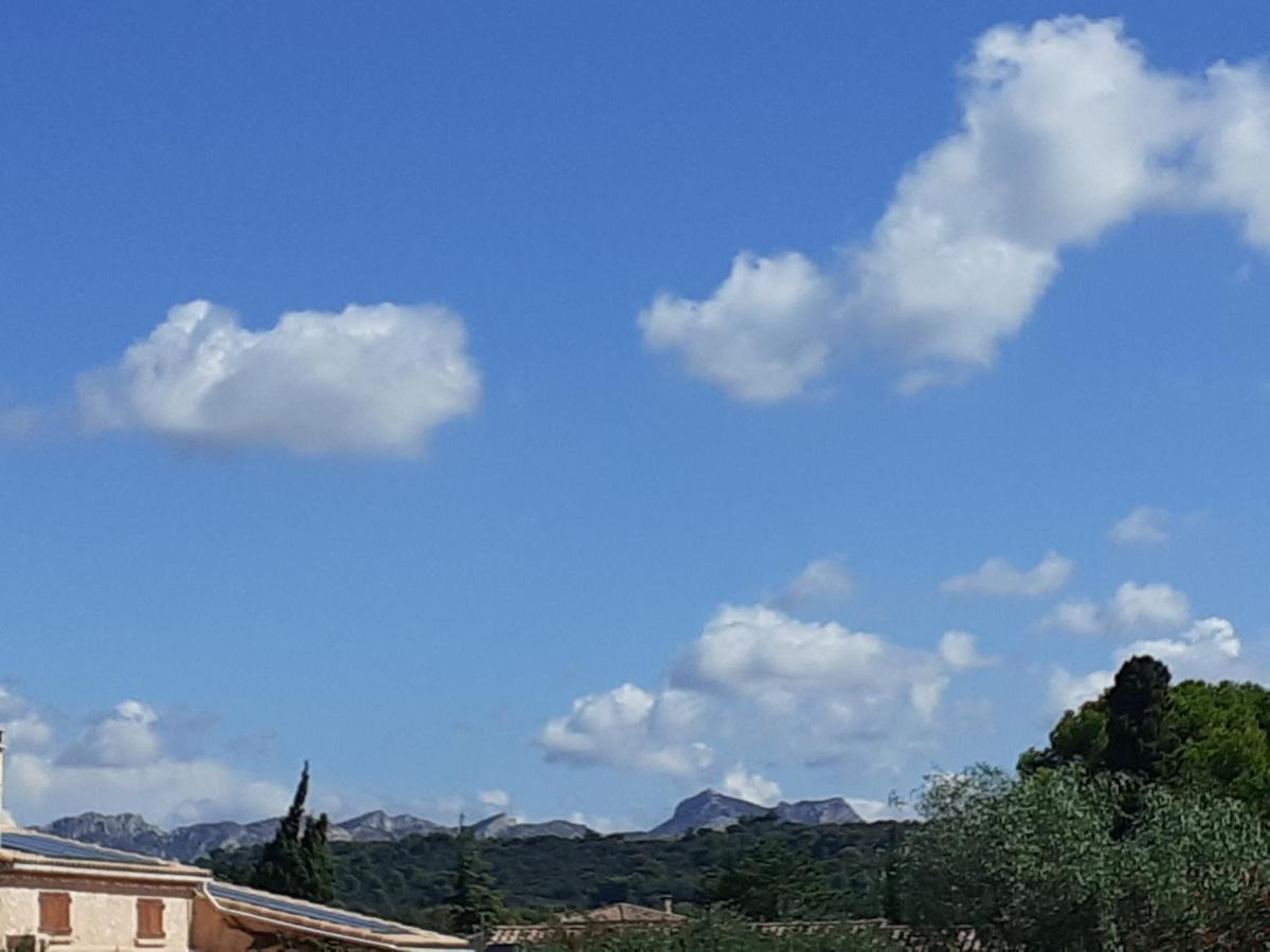 Sous Le Soleil Des Alpilles Mouries Exterior foto