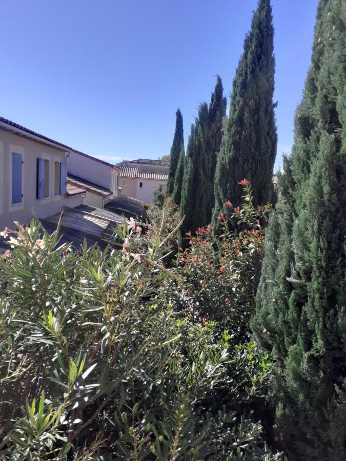 Sous Le Soleil Des Alpilles Mouries Exterior foto